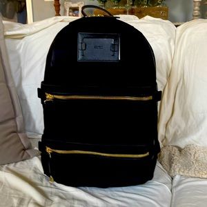 Medium Black Caraa Apt backpack